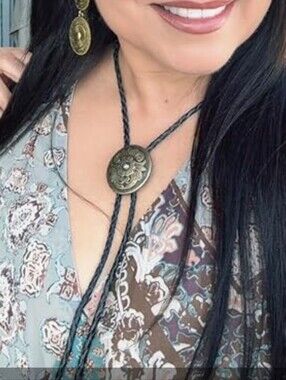 Western Cowboy Cowgirl gold round Floral Swirl leather bolo tie